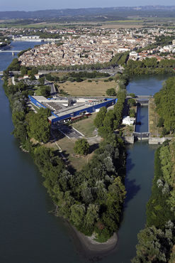 Vue aérienne du musée bleu et du centre ville