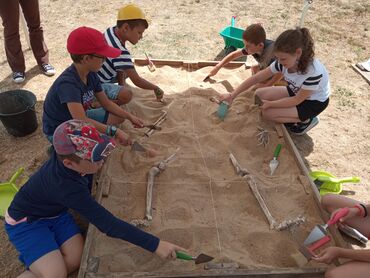 ateliers du site archéologique à Saint-Saturnin-du-Bois