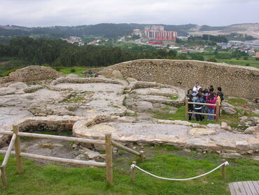 Croa con grupo escolar