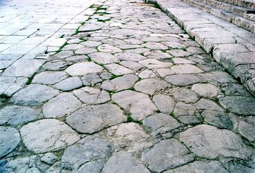 25316_vignette_Tratto-della-Via-Appia-nel-Foro-Emiliano-di-Terracina.jpg