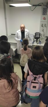 Visita guiada de escolares al laboratorio del INCIPIT