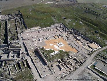 Vista general del foro de Segobriga desde el oeste