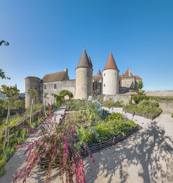 Vue du château depuis le nouveau potager