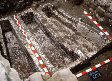 Sarcophage découvert sous l'église Saint-Lucien, 1981