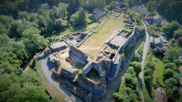 Vue aérienne du Château de Moha lors des fouilles en 2020