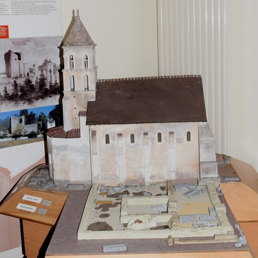 maquette de l'église et des vestiges du baptistère