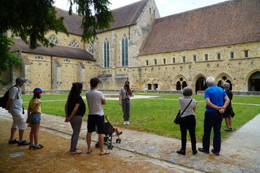 Vue du cloître Abbaye royale de l'Epau