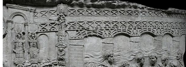 Relief sculpté pont romain