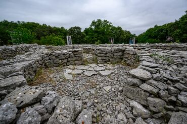 Visite de Cambous et expo  Oeil de l'Archéologue 