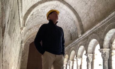 Christian Markiewicz dans le cloitre de la Cathédrale de Cavaillon