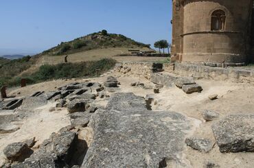 Necrópolis medieval de Santa María de la Piscina de San Vicente de La Sonsierra. Trabajos de mantenimiento y conservación