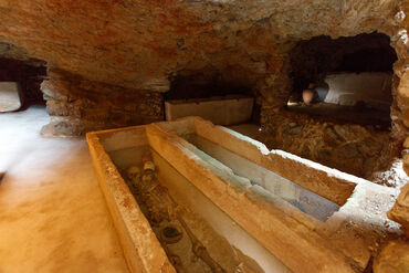 Interior Hipogeos de la Mula (Puig des Molins, Ibiza)