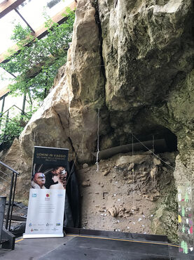 Grotta di Fumane, interno