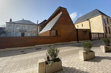 Musée depuis la rue Saint-Genest