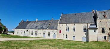Château Pierre de La Broce : façade ouest rénovée