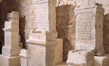31280_vignette_Lectoure-Autel-votif.jpg